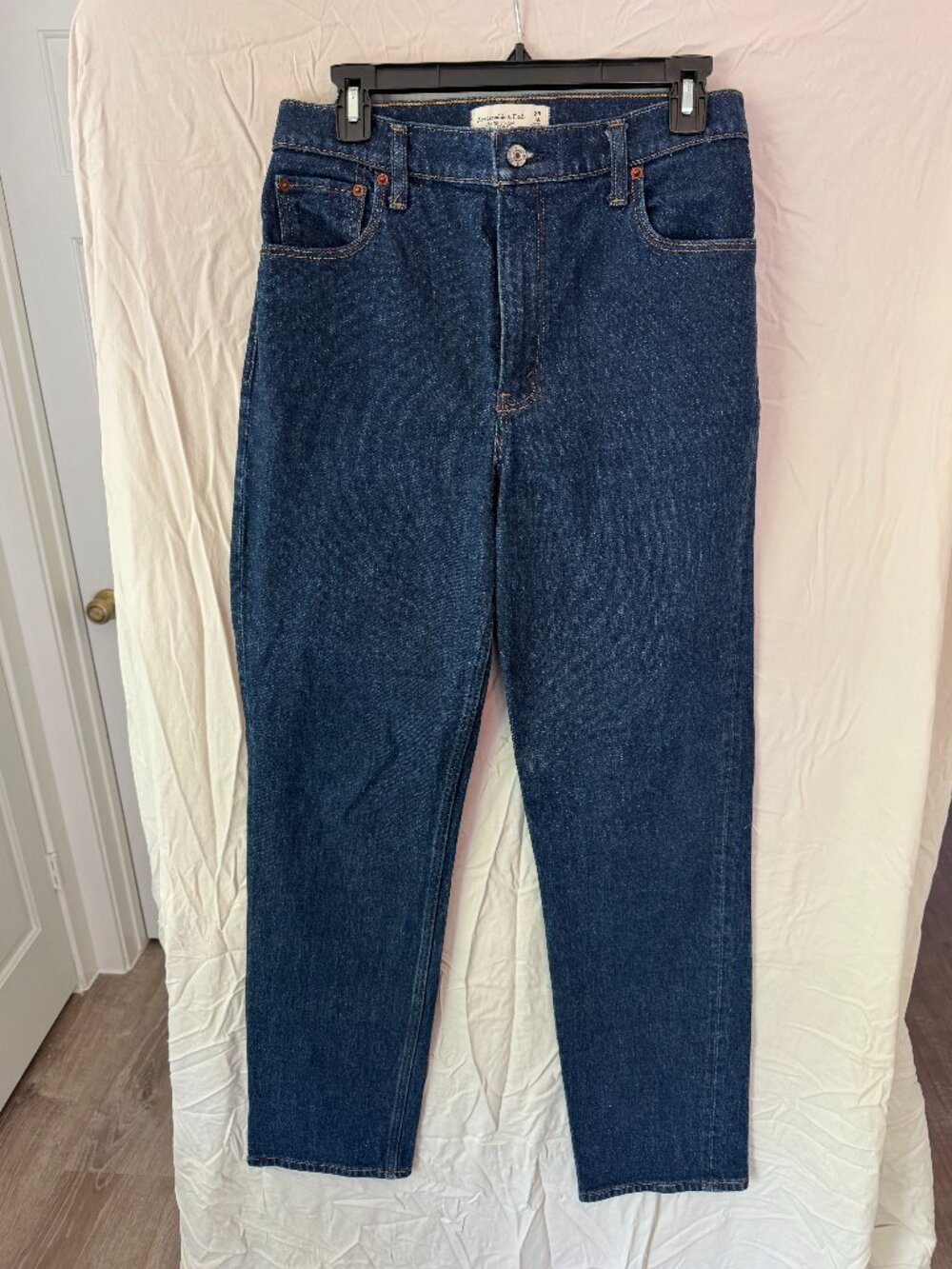 Abercrombie Women's Ultra High Rise 90s Straight Jean